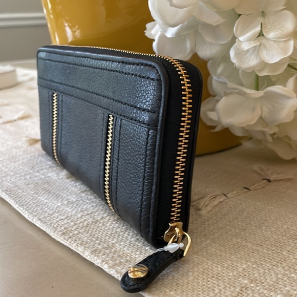 NWT Michael Kors Black Leather Wallet - Picture 3 of 10